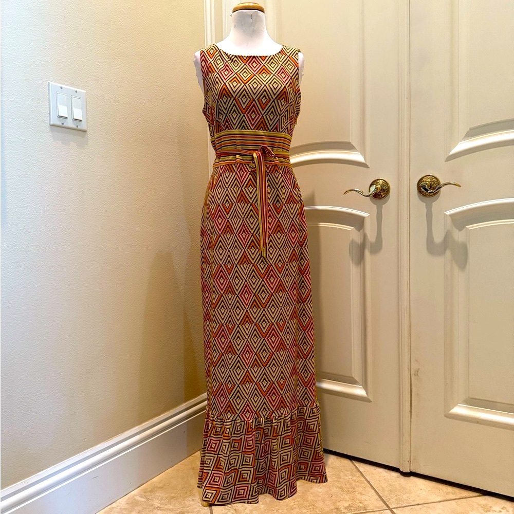 NWOT Taylor Geometric Patterned Sleeveless Maxi Dress